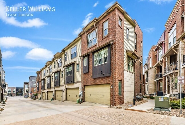 Building Photo - 427 Primrose Ln