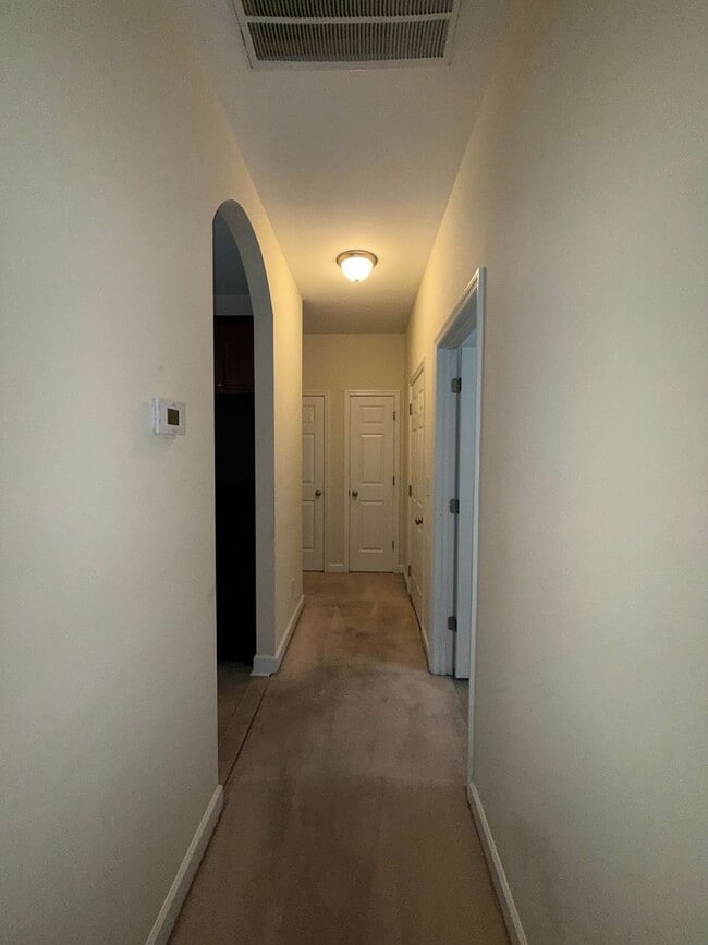 Building Photo - Beautiful 4 bedroom, 2 bath house