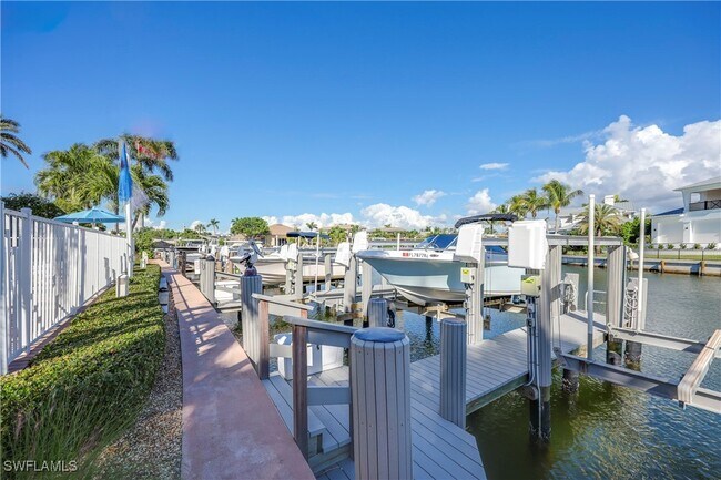 Building Photo - 2100 Gulf Shore Blvd N