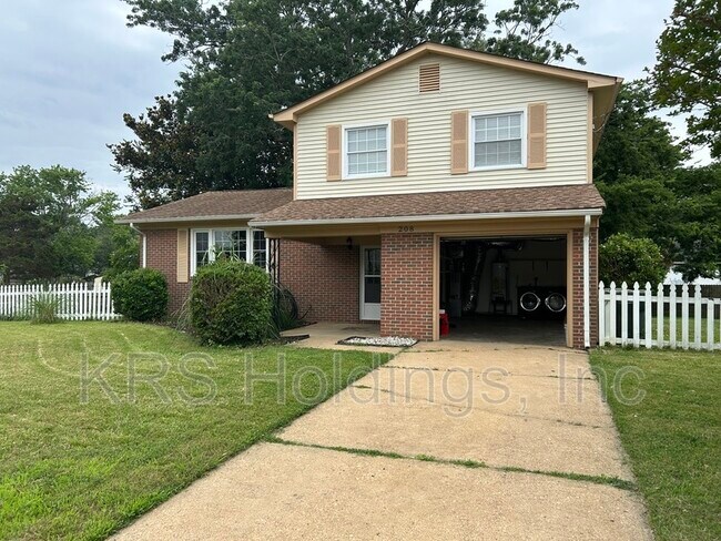 Primary Photo - 208 Fort Worth St