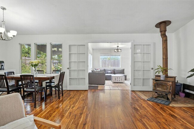 Building Photo - Single-Story 3 Bedroom Home in Quiet El Dorado Cul-De-Sac! Dog Friendly!