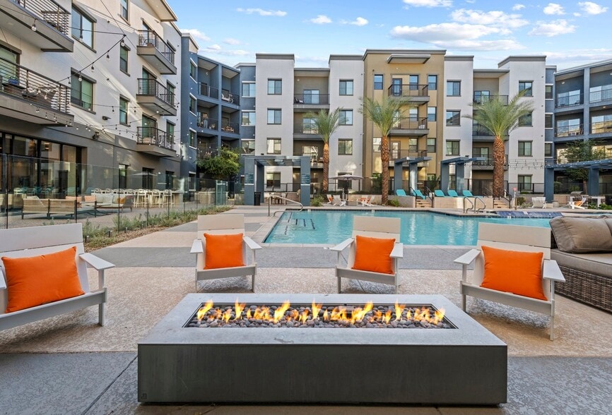 Building Photo - 8688 E Raintree Dr