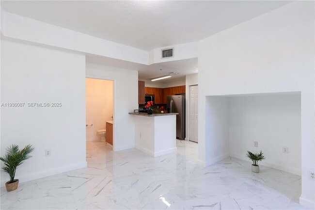 Building Photo - 1009 SW 144th Ave