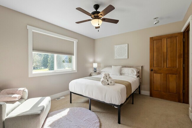 Building Photo - 37909 Theo Ln