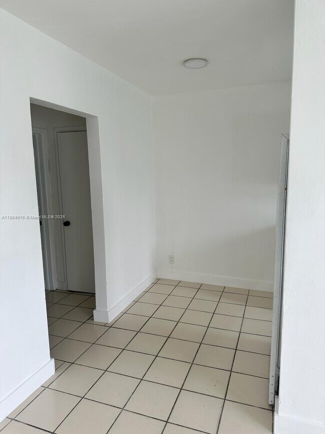 Building Photo - 6025 Polk St