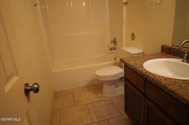 Building Photo - 456 Passmore Rd