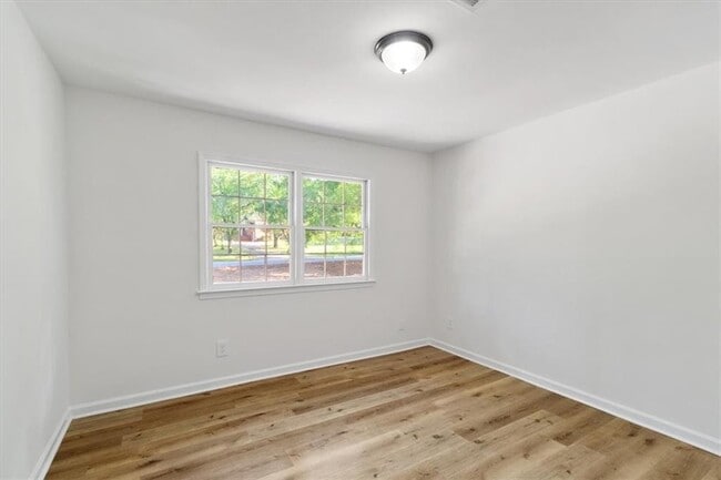 Building Photo - 1129 Pinehurst Rd