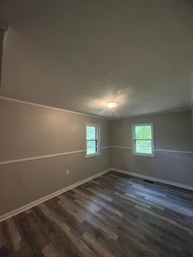 Building Photo - Renovated 3 Bedroom 1.5 Bath Home for Rent!