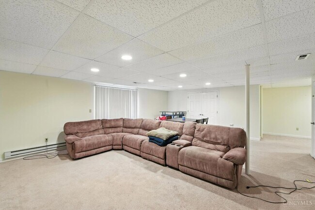 Building Photo - 5 Waterview Ct