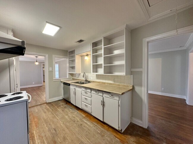 Building Photo - 1309 S Robertson Ave