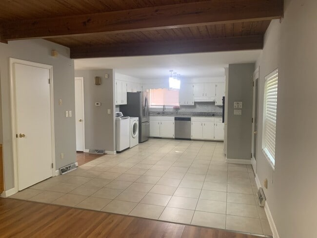 Building Photo - 7631 Glencannon Dr