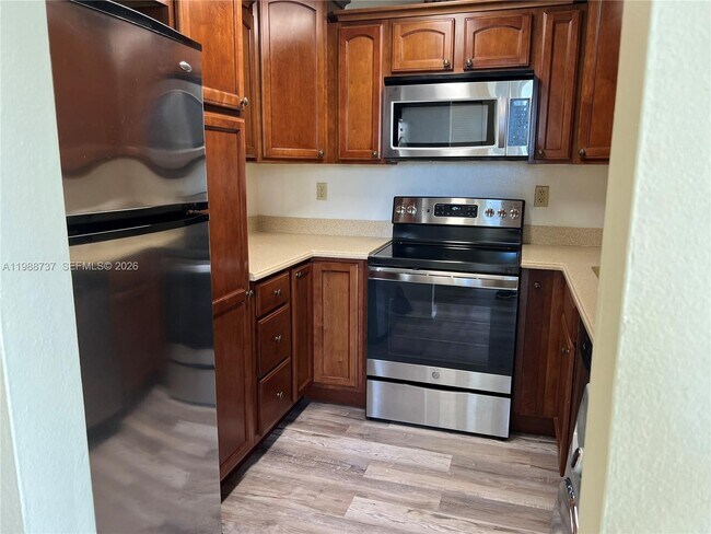 Building Photo - 13120 SW 92nd Ave