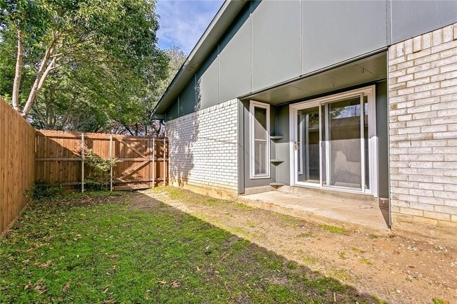 Building Photo - 5000 Goodwin Dr