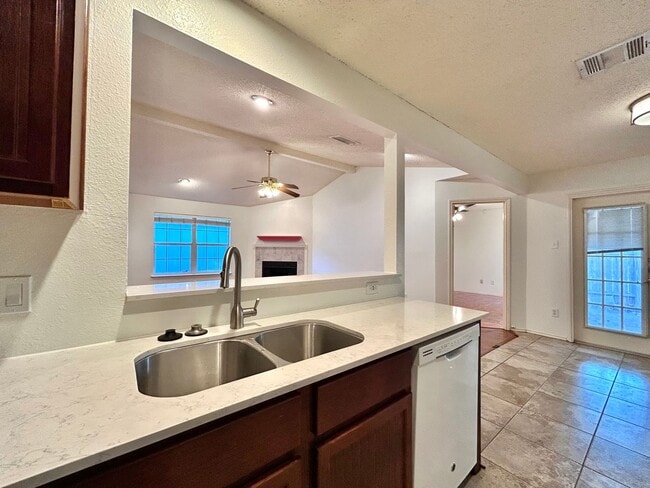 Building Photo - Charming Milwood Home Near Apple Campus & The Domain