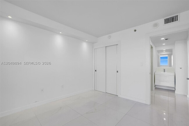 Building Photo - 20515 E Country Club Dr