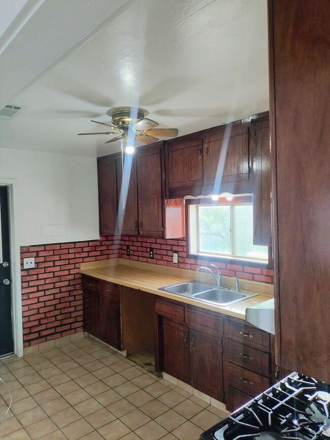 Building Photo - 11058 Jones St