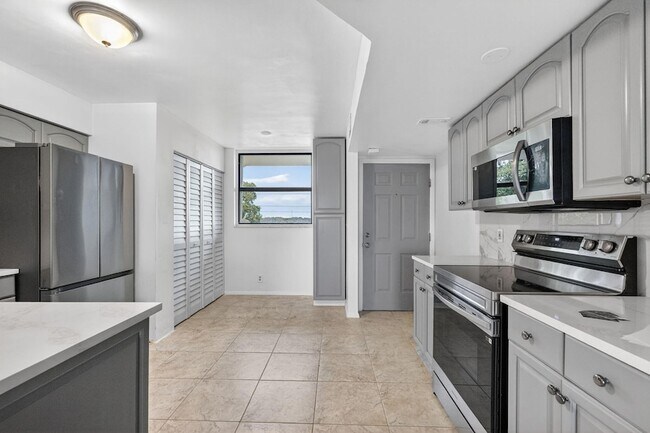 Building Photo - 117 Lake Emerald Dr