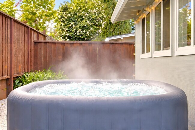 Building Photo - 2380 Aram Ave