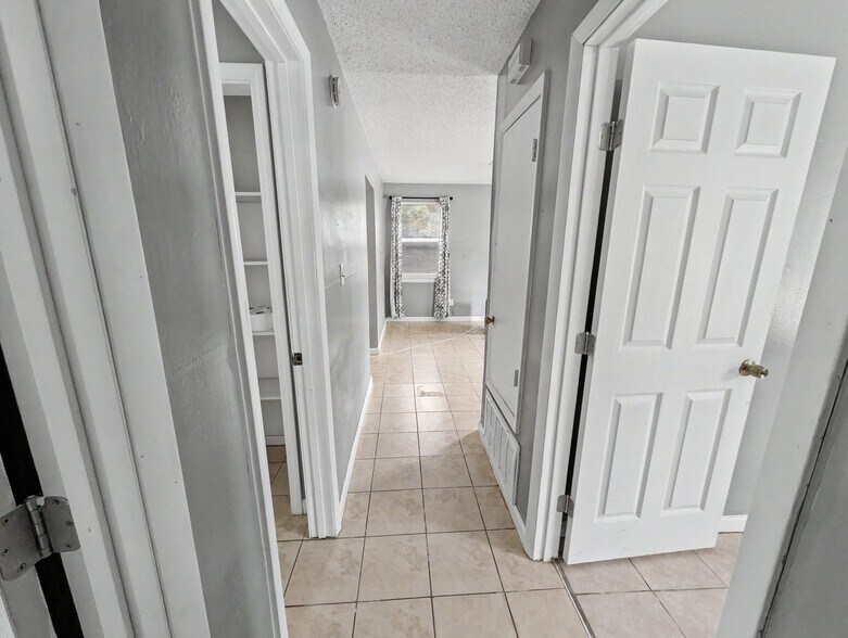 Building Photo - 1007 Winton Ave