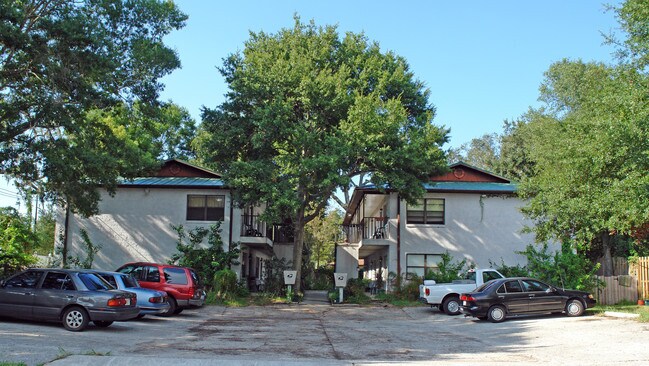 Building Photo - Casa Mia Suites