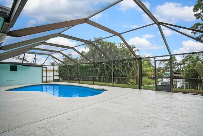 Building Photo - 1232 SW Knollwood Dr