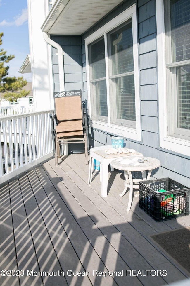 Building Photo - 10 SE Central Ave