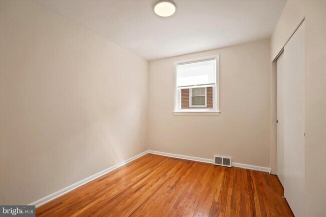 Building Photo - 668 Renz St