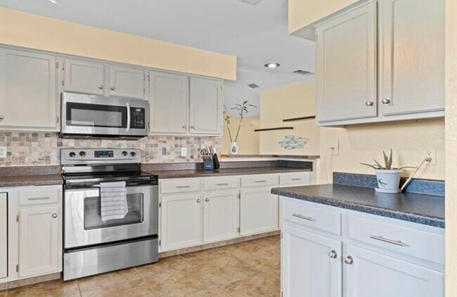 Building Photo - 6704 Bellehaven Dr