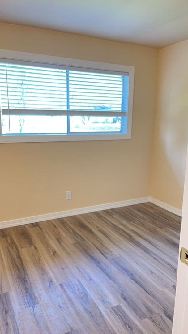 Building Photo - (766) Waverly Drive 2 Bdrm / 1 Bthrm