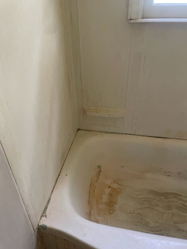 Building Photo - Three Bedroom One bathroom home for Rent