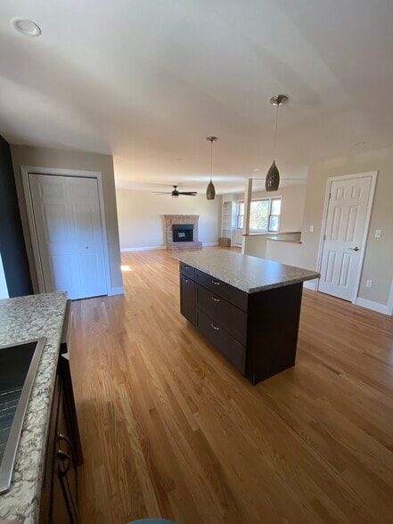 Building Photo - 16 Meadow Dr