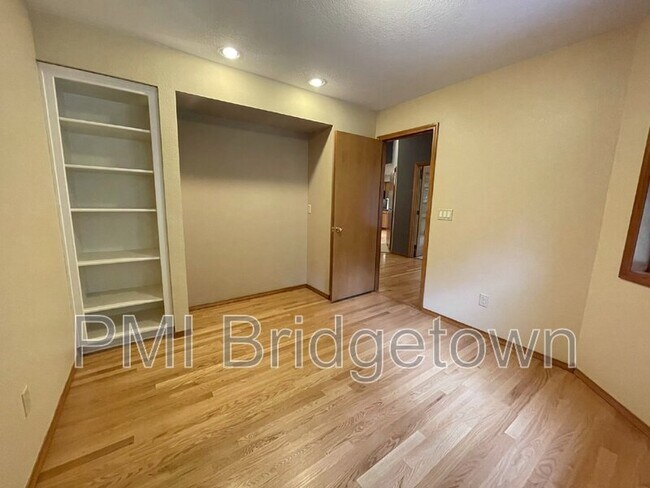 Building Photo - 11011 S Southridge Dr