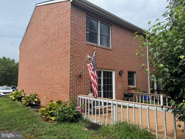 Building Photo - 813 Chesney Ln