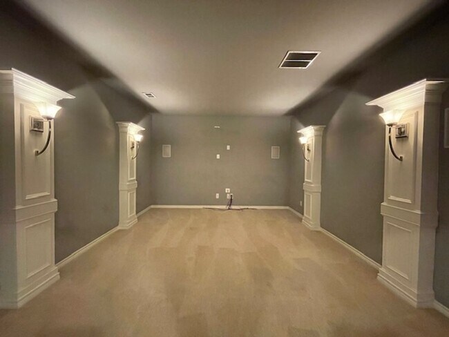 Building Photo - 2403 Cabrillo Ln