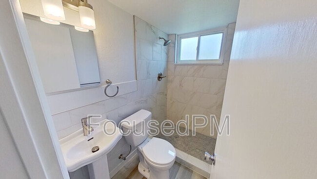 Building Photo - 4675 Holland St