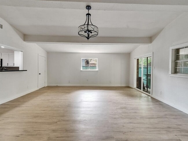 Building Photo - 5627 Southbrook Dr