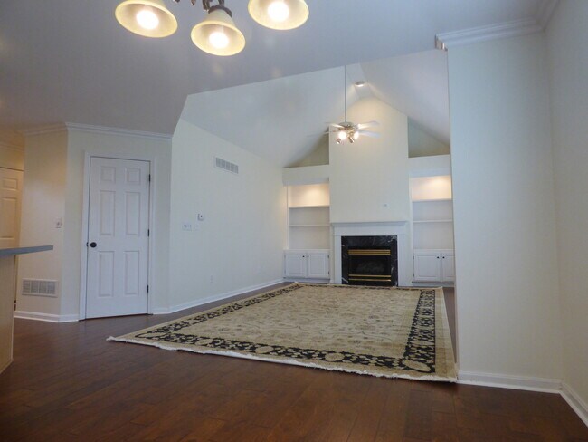 Building Photo - LOVELY HOME in Hamburg; Renovated, Garage, Many Upgrades!