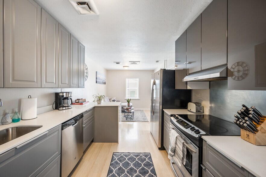 Building Photo - 4857-1 S Fox St