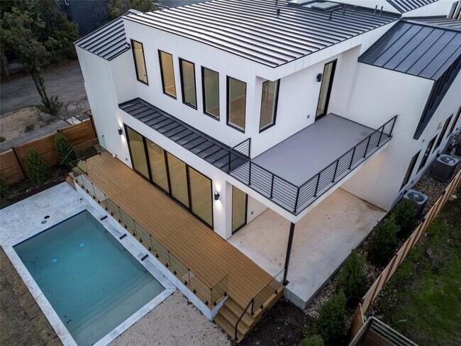 Building Photo - 2107 Brackenridge St