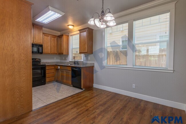 Building Photo - Updated 2-Story, 3 Bedroom 2.5 Bath Single...