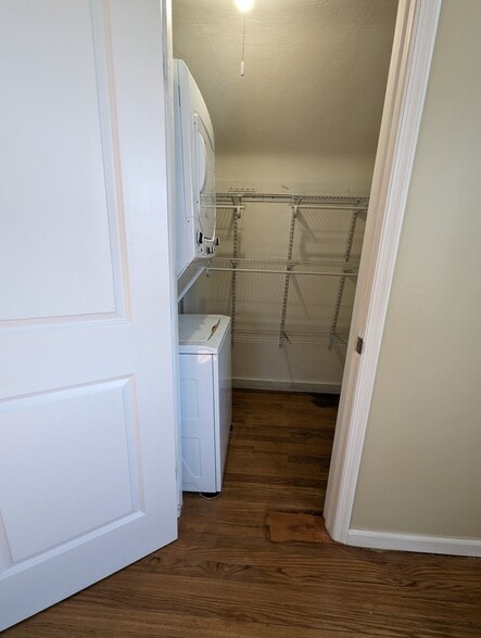 Building Photo - 1117 Logan Ave