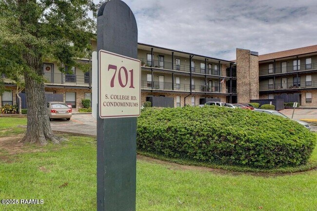 Building Photo - 701 S College Rd