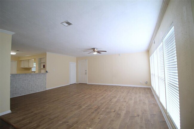 Building Photo - 11018 Hillcroft St