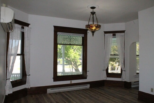 Building Photo - 3803 Military St