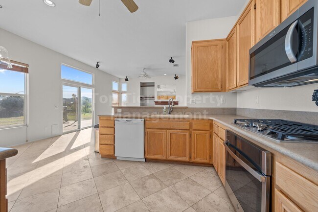 Building Photo - Beautiful 4 bed, 3 bath, 2,726 sqft House in Peaceful San Marcos Neighborhood - Available NOW