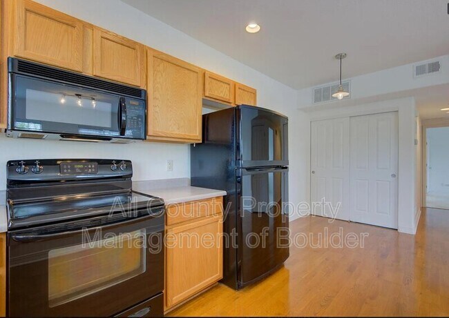 Building Photo - 14300 Waterside Ln