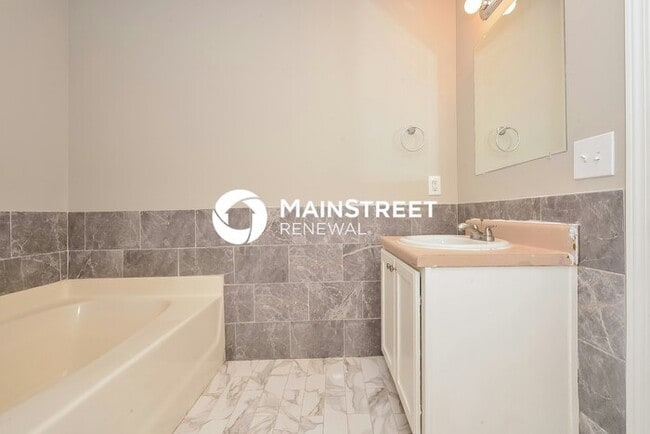 Building Photo - 3 Bedroom Pet-Friendly Home in Rex, GA with Main Street Renewal