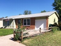 Building Photo - 6680 Parkridge Ct