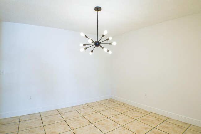 Building Photo - Cozy 2 beds 1 bath apartment in Fort Myers