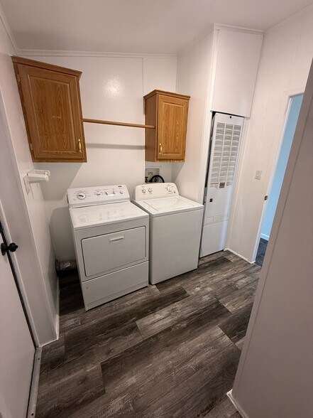 Building Photo - 9635 Gull St